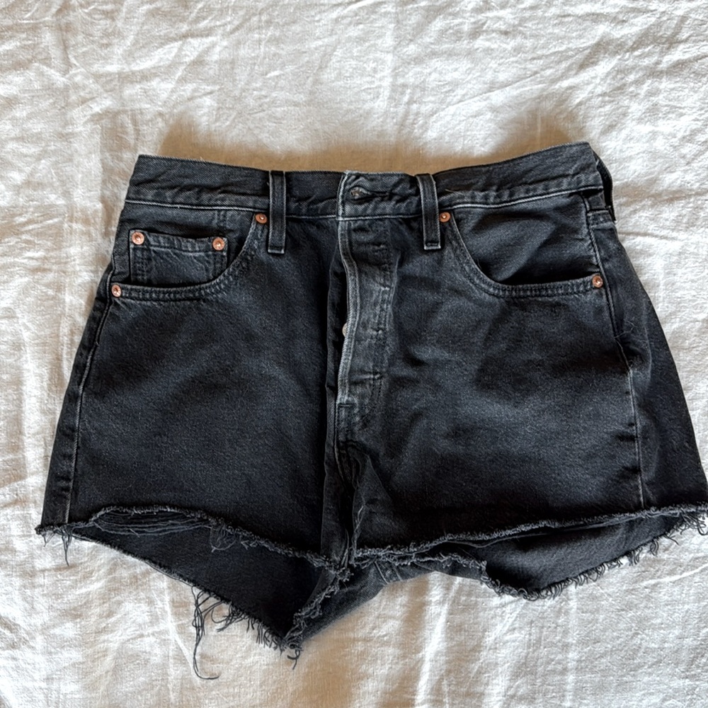 Levi’s cutoff shorts Levi’s 501 frayed hem black summer festival boho sz 29